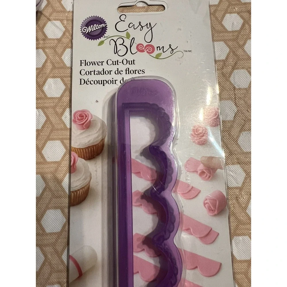 Wilton EASY BLOOMS FLOWER &‎ BORDERS CUT-OUT Plastic Rose